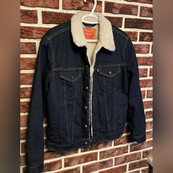 Levi's Men's Black Denim Jacket with Sherpa Lining - Picture 3 of 7